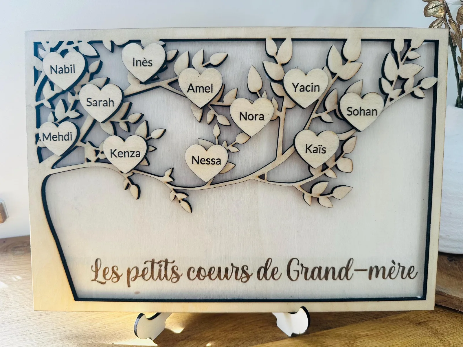 Cadre en bois arbre de vie prénoms des enfants ou petits-enfants gravés dans coeurs. Ideal cadeau fête des mères et cade
